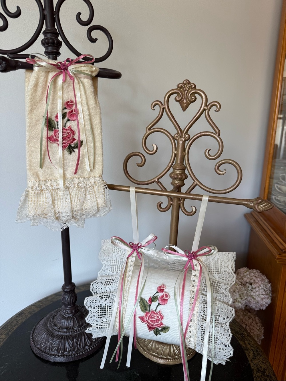 🌹Hand Crafted Cream and Pink Floral Lace Bathroom Set 🌹